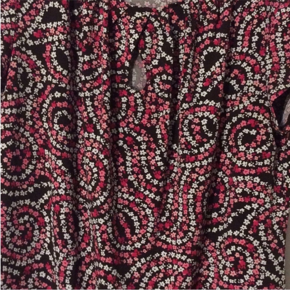 EAST 5th Short Sleeve VIBRANT And Stylish Floral Swirl PATTERN Top Size Medium - Picture 3 of 10